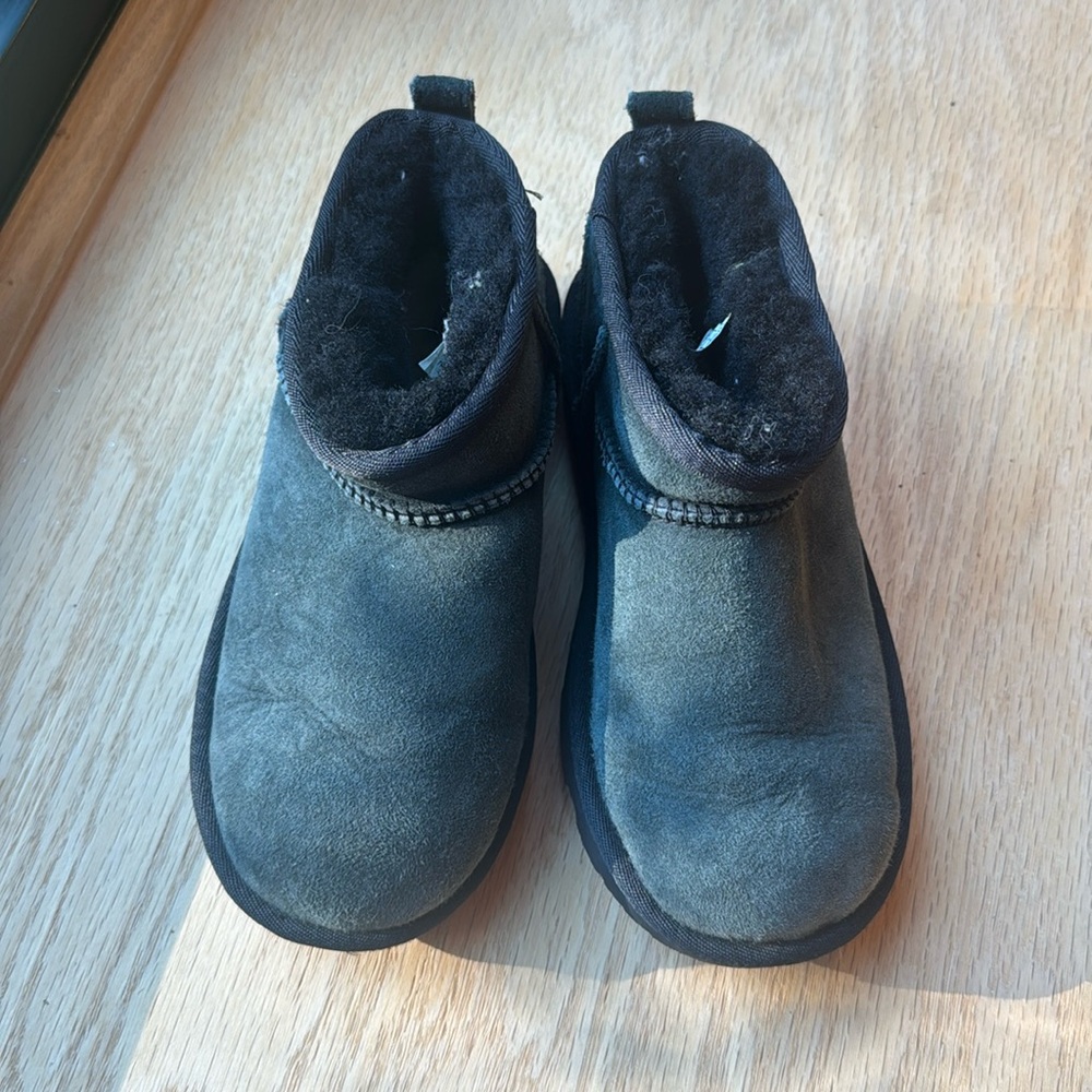 Black uggs